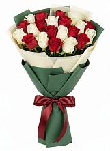 Букет Микс из красных и белых роз в Дурнихе