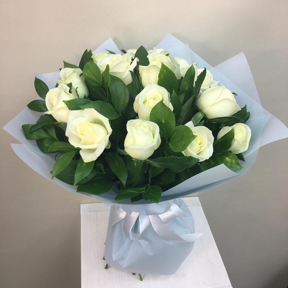Букет 15 Белых роз Проуд в Дурнихе