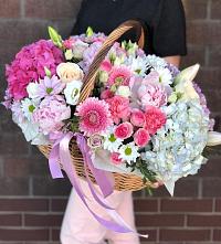 Композиция солнечный день в Дурнихе Цветочная композиция из Розы, Хризантемы, Пионы и Лизиантусы в корзине в Дурнихе