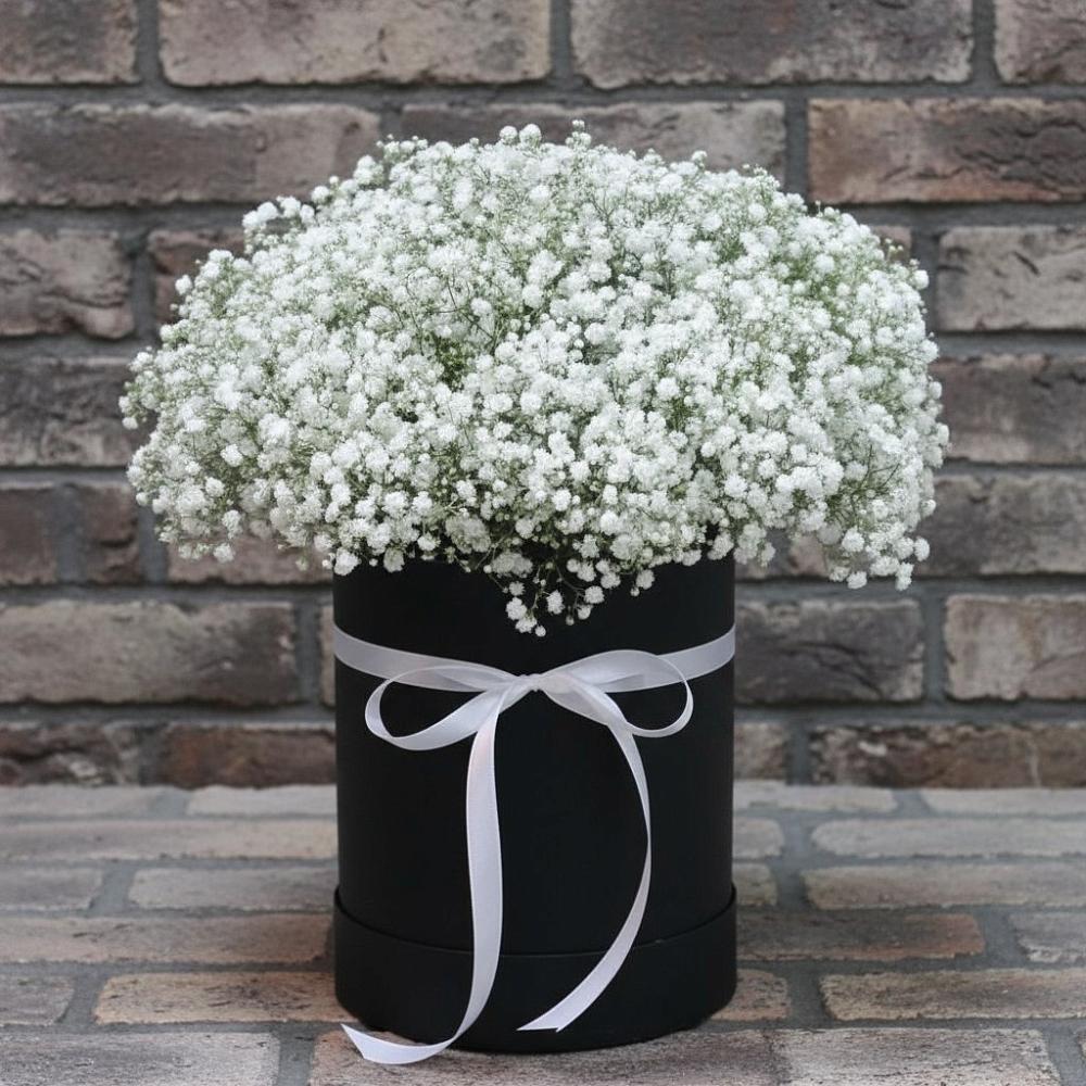 Цветочная композиция из Гипсофила в шляпной коробке в Дурнихе