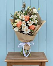 Букет цветов из:  Альстромерии, Лизиантусы, Розы и Хризантемы в Дурнихе