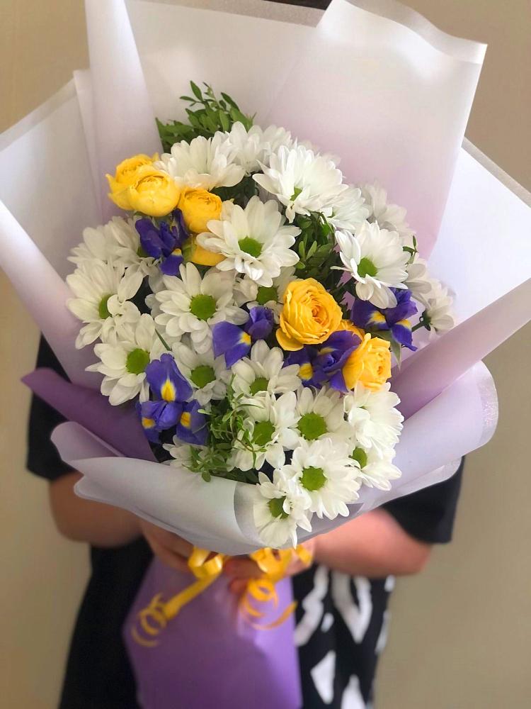 Букет цветов из: Ирисы, Хризантемы и Розы в Дурнихе