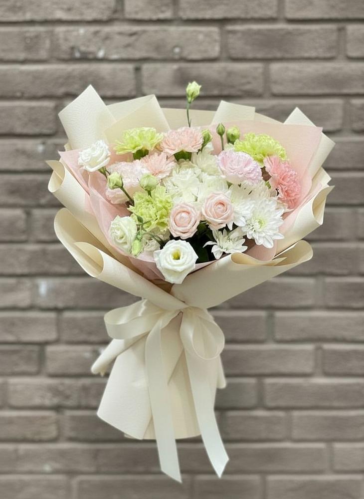 Букет цветов из: Гвоздики, Розы, Лизиантусы и Хризантемы в Дурнихе