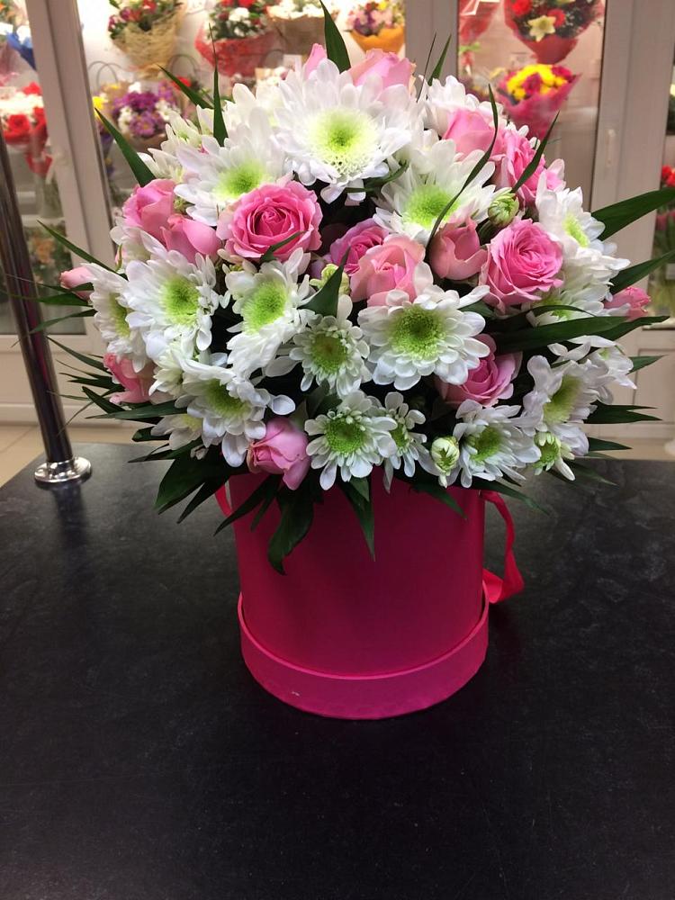 Цветочная композиция из Розы и Хризантемы в шляпной коробке в Дурнихе