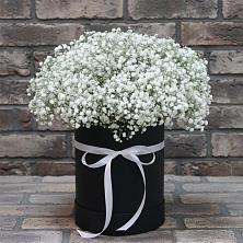 Цветочная композиция из Гипсофила в шляпной коробке в Дурнихе