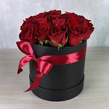 Цветочная композиция из Розы в шляпной коробке в Дурнихе