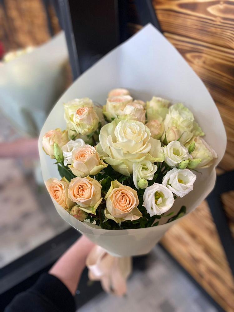 Букет цветов из: Розы и Лизиантусы в Дурнихе